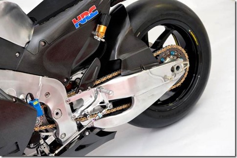 2014-Honda-RCV1000R-MotoGP-10-635x422