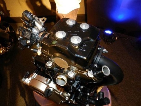 bajaj-pulsar-200ns-engine-01-Small.jpg