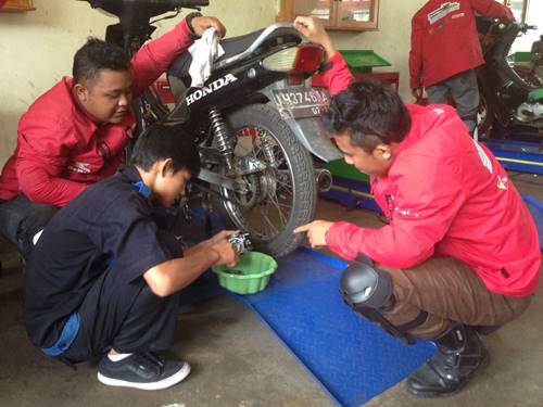 Ekspedisi Nusantara Honda Tingkatkan Keterampilan Teknik Pelajar SMK 003