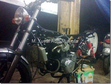 Honda CB modip 320 cc pakai head cylinder Yamaha Vixion 4