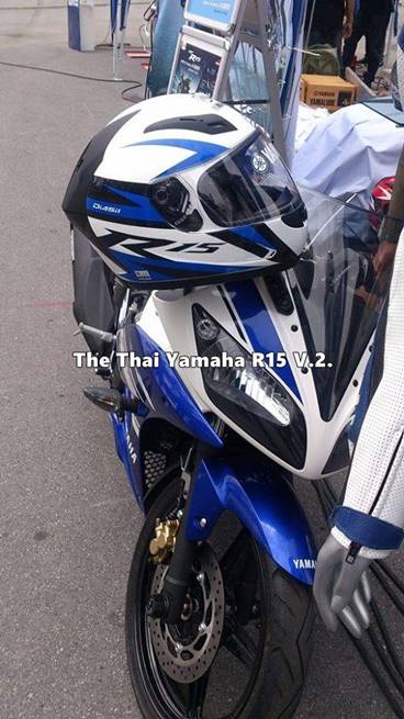 helm yamaha R15 di Thailand