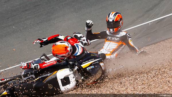Bryan Schouten VS Scott Deroue fight on moto3 germany 2014 gpalemania_ds-_s1d8310_original