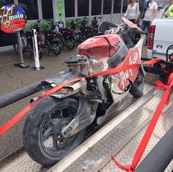 Johan Zarco Burned on Moto2 germany 2014 10364052_722266381155368_555955860185227605_n