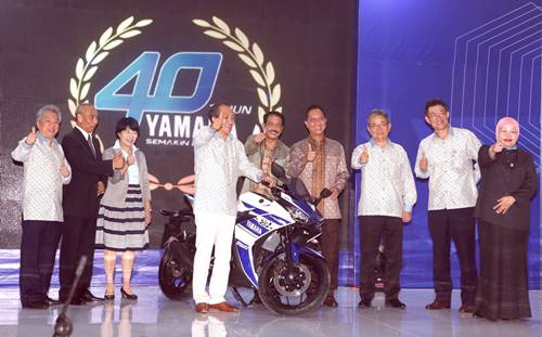President and CEO Yamaha Motor Company Japan Hiroyuki Yanagi dan Presiden Direktur Yamaha Indonesia Yoichiro Kojima beserta para pejabat pemerintah kementerian Indonesia