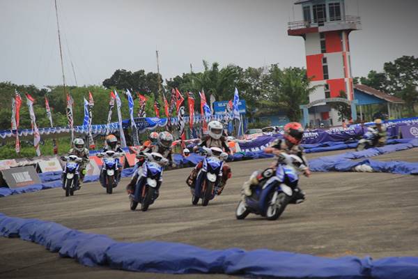 Kualifikasi seri 5 Yamaha Cup Race di sirkuit Lanud Tabing Padang Sumatera Barat (2)