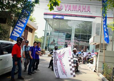 Peserta X-Ride Touring Tangguh Luar Biasa start dari Yamaha DDS 1 Cempaka Putih