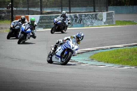 Komunitas R-Series Yamaha dalam praktek Track Day di Sentul International Circuit (3)