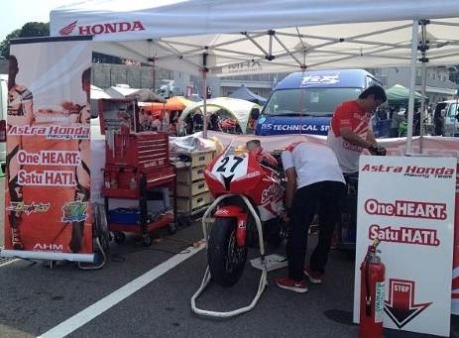 astra-honda-racing-team-suzuka-2013-padock-Small.jpg