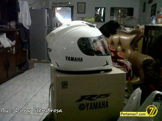 Helm Standar Yamaha R15 2