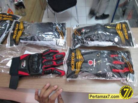 sarung tangan hadiah kuis motogp catalunya 2014
