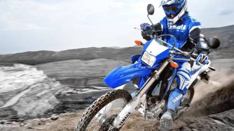 2014-Yamaha-WR250R-EU-Racing-Blue-Action-001