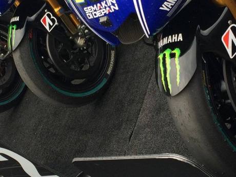 ban depan lorenzo rusak setelah race motogp australia 2014