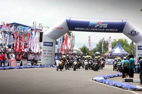 Final Yamaha Cup Race 2014 di sirkuit area Stadion Maguwoharjo Yogyakarta