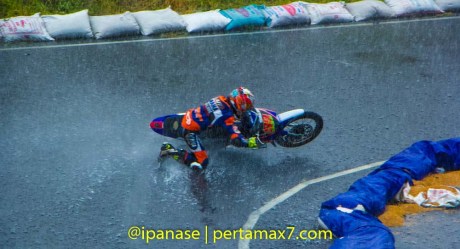 Yamaha Cup Race 2014 diguyur Hujan banyak kecelakaan_-2