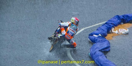 Yamaha Cup Race 2014 diguyur Hujan banyak kecelakaan_