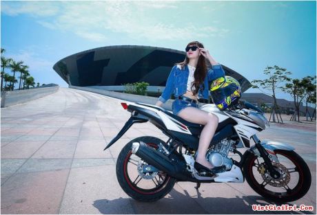 Yamaha New FZ150i with Vietnam Girls 4