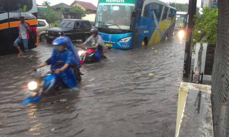 Jalan Gejayan Yogyakarta terendam banjir4