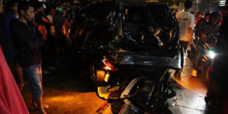 Kecelakaan Beruntun di Arteri Pondok Indah Mobil Outlander kabur tabrak beruntun 2 mobil dan 4 Motor 4 Meninggal Dunia