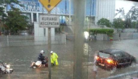 Banjir Jakarta Lumpuhkan Pabrik Daihatsu dan Toyota Indonesia 001 pertamax7.com