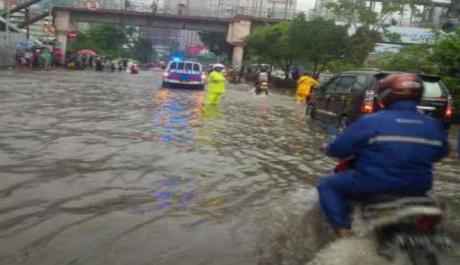 Banjir Jakarta Lumpuhkan Pabrik Daihatsu dan Toyota Indonesia 004 pertamax7.com