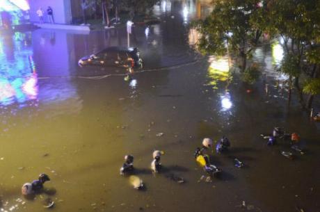 Banjir Surabaya februari 2014 007 pertamax7.com