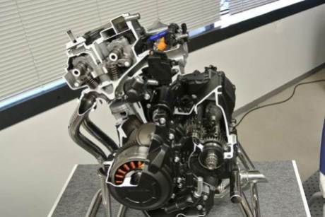 Honda-CBR400R-engine