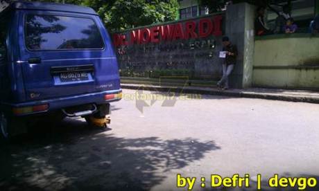 Parkir Sembarangan Roda di gembok Petugas di Solo 006 Pertamax7.com