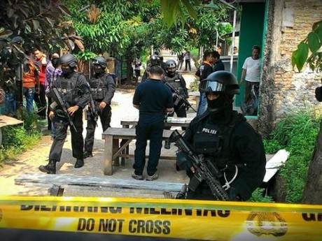 Penggerebekan diduga ISIS di Bekasi indonesia 003 Pertamax7.com