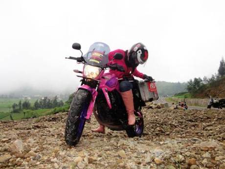 Lady Biker Solo Riding Beber Yamaha Byson Pink Malang Jepara Jakarta dalam EKSPEDISI KARTINI 10  Pertamax7.com