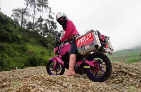 Lady Biker Solo Riding Beber Yamaha Byson Pink Malang Jepara Jakarta dalam EKSPEDISI KARTINI 11  Pertamax7.com