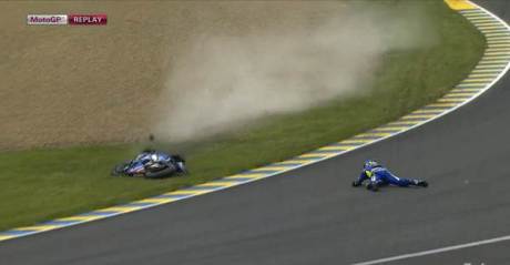 Aleix Espargaro Crash Hi SIde Motogp Le Mans france 2015 08Pertamax7.com