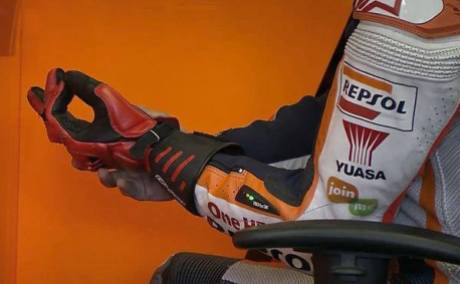 Trik Marquez hadapi Motogp Jerez dengan jari tangan retak  03Pertamax7.com