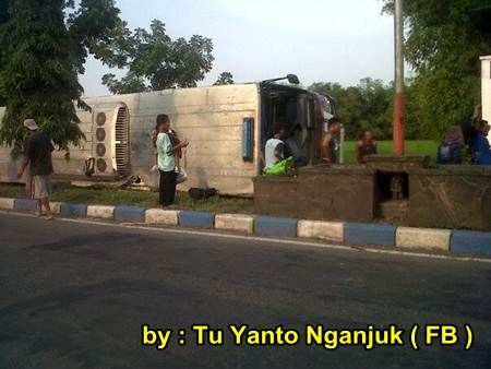 Akibat rem Blong, Bus Sugeng Rahayu Terguling di Nganjuk Jatim, 2 meninggal dunia 04 pertamax7.com