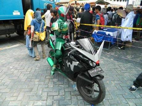 Kamen Rider Keliling Banjarbaru Kalsel naik Honda CBR150R cari takjil 00 pertamax7.com