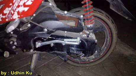 Cover CVT Yamaha X-ride ini Pecah ditabrak Honda CB150R sruntulan 00 pertamax7.com