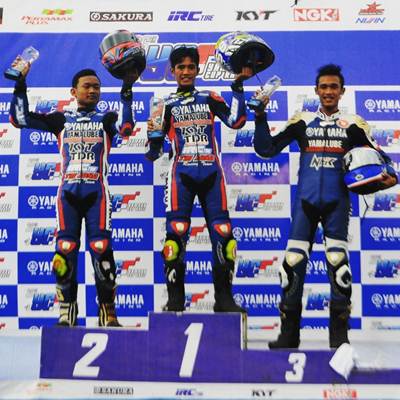 Podium kelas Exhibition Z1 Yamaha Cup Race Seri 4 di sirkuit Gunung Peusar Tasikmalaya