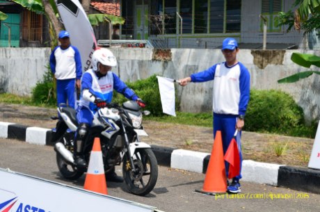 Astra Honda Safety Riding Instructor Competition 2015 di Palembang Hari Ketiga Uji Rem dan Keseimbangan 01 Pertamax7.com