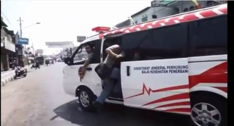Heboh Ambulance Pelat Merah Buat Ngawal Mogeh Jogja03 pertamax7.com