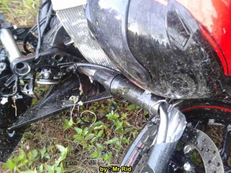 Ngeri, Kecelakaan Yamaha R25 shock Sampai Putus VS Mocin Remuk di Batam 01 pertamax7.com