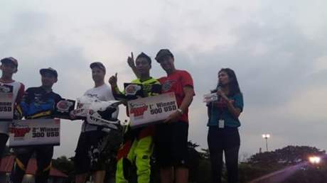 Wawan Tembong menggunakan Yamaha MT-25 yang membawanya jadi jawara Kejuaraan Inteernational Freestyle ASEAN Stunt Day (2) pertamax7.com