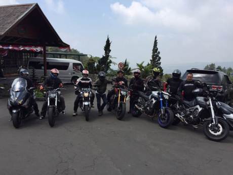 Yamaha Revs CBU Indonesia Geber Big Bike Turing Indonesia Bike Week (2)