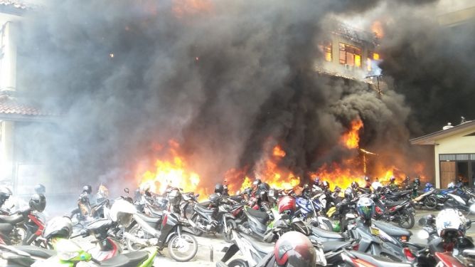 Gedung Mapolda Jateng Terbakar, banyak Motor Hangus 02 Pertamax7.com