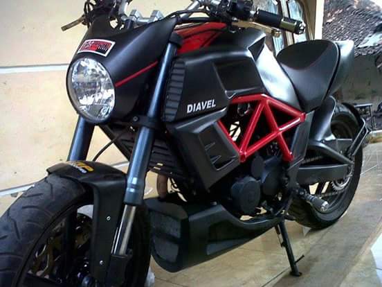 Serem....Modifikasi Honda Tiger Jadi ala Ducati Diavel hitam pertamax7.com