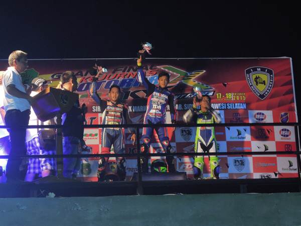 Ahwin Sanjaya (tim Yamaha Yamalube KYT TDR IRC Trijaya)memenangi MP3 & MP4 seri Grand Final Motoprix 2015