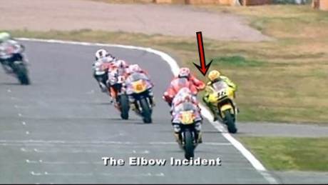 biaggi elbow  to rossi motogp 2001 pertamax7.com