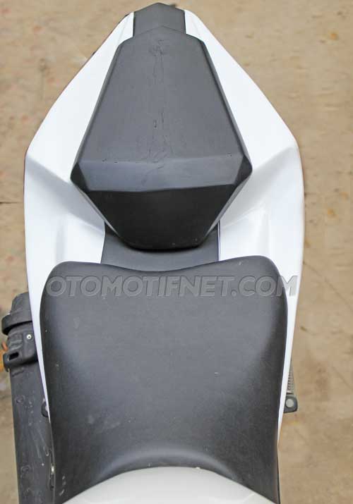 Modifikasi Jok Belakang Yamaha R15 biar Nggak nungging 02 Pertamax7.com
