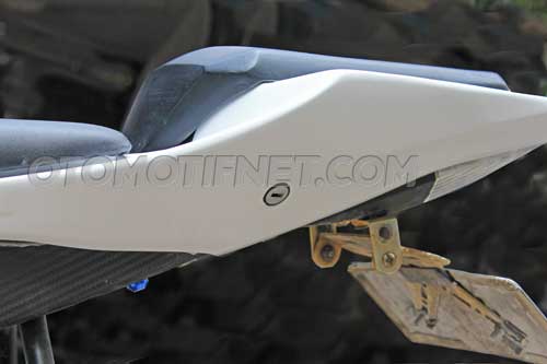 Modifikasi Jok Belakang Yamaha R15 biar Nggak nungging 04 Pertamax7.com