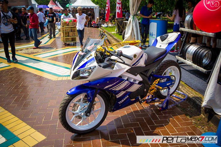 Modifikasi Yamaha R15 Pake Velg Lebar V Rossi Ala Yamaha 