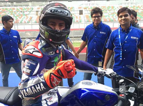 Lorenzo Kenalkan Yamaha R3 di India, Sirkuit Internasional Buddh Ramai 01 Pertamax7.com