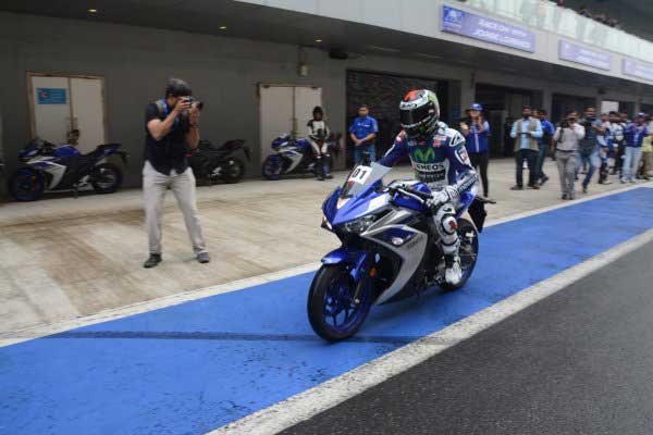 Lorenzo Kenalkan Yamaha R3 di India, Sirkuit Internasional Buddh Ramai 02 Pertamax7.com